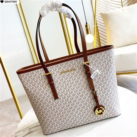 กระเป๋า michael kors ของประเทศอะไร